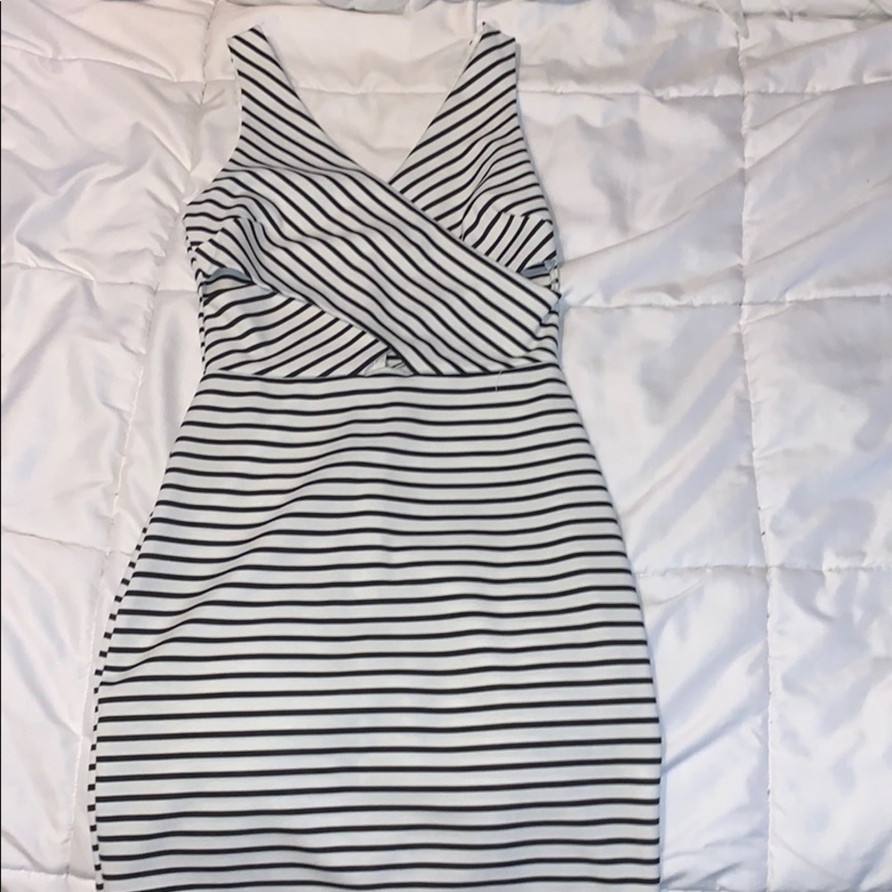 Dress great for graduation, date night, etc